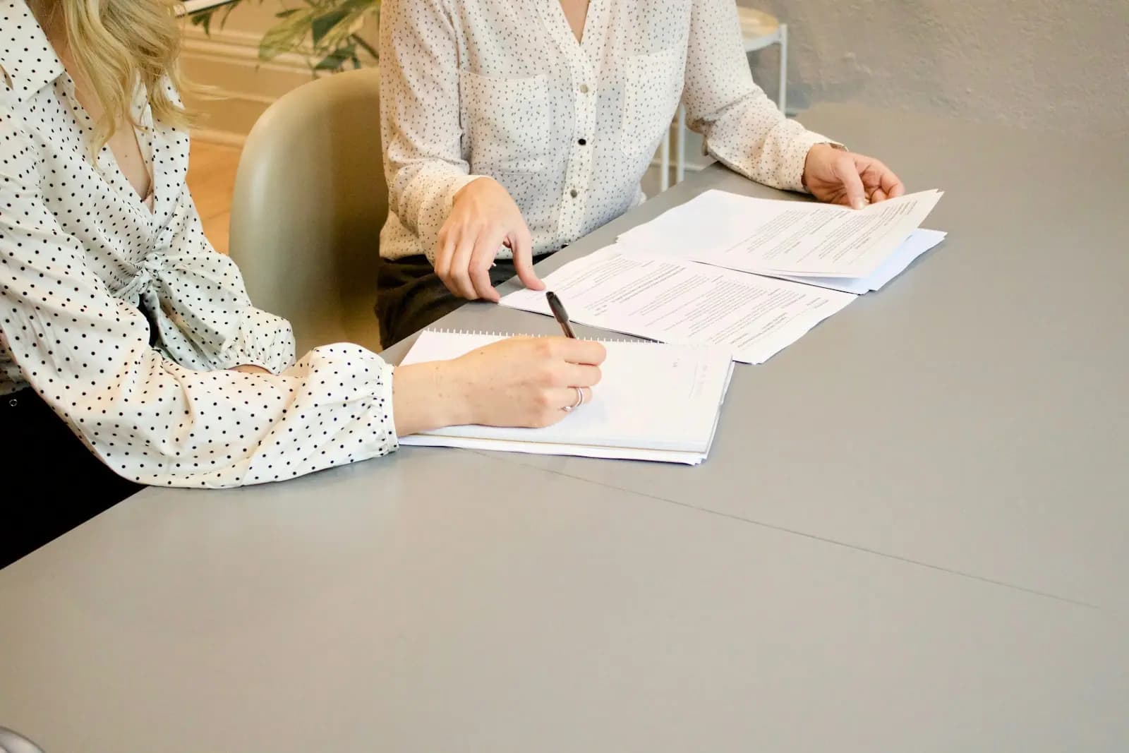 ร่างและตรวจสัญญา-เอกสารธุรกิจ — Suwanvara Law Firm